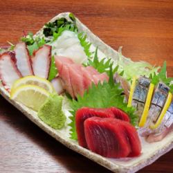 Assorted sashimi