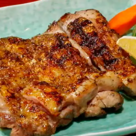 Charcoal-grilled Oyama chicken thigh with spices