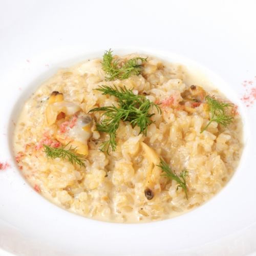 Brown rice cream risotto with clams and scallops