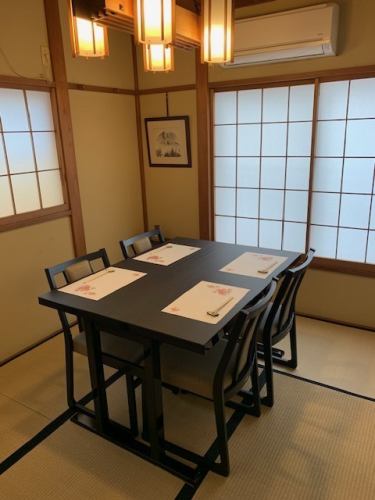 It is in the "Sakura" room.It is a quiet room in the innermost part of the 2nd floor, so it is recommended for customers who are not good at busy spaces or when you want to have an important conversation.It can accommodate up to 4 people.From May 2023, it has become a private room with comfortable table seats.
