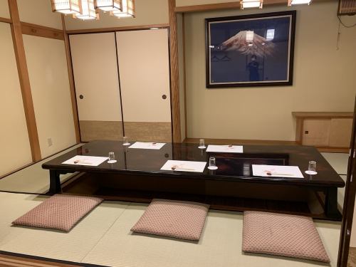 This is a private room with a sunken kotatsu on the first floor.The taste with a solid sense of unity makes you feel the atmosphere of a long-established Japanese restaurant.The remnants of the good old days engraved in the rooms and the seasonal dishes capture the hearts of visitors.