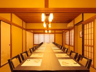 The ``Plum'', ``Yuri'', and ``Chrysanthemum'' rooms can be connected together and used as one room.(*The photo shows the room expanded) It can seat up to 24 people, so it can accommodate large parties.Since it is a completely private room, you can spend your time relatively without worrying about your surroundings.