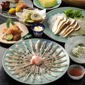 ◆期间限定◆松茸涮锅基本套餐◆8个松茸涮锅 18,300日元（8/18-9/6）