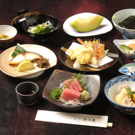 [Spring Chef's Choice Kaiseki Course] 8 dishes including sashimi platter, grilled fish, and fried food. 12,500 yen. Available until May 23rd.