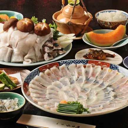 おすすめ！ 【ふぐ・博多コース】 国産最高級の天然とらふぐの刺身・唐揚げをご堪能下さい 10 品