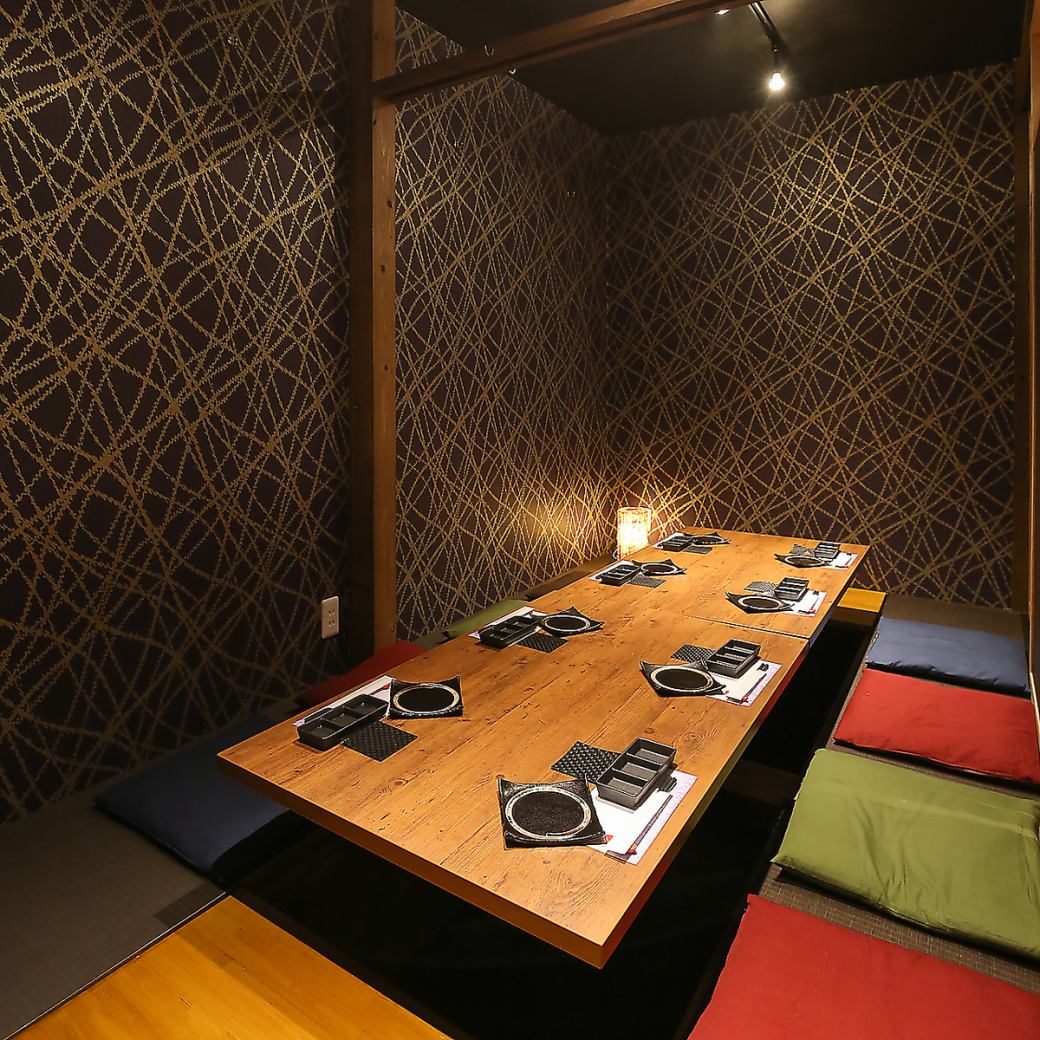 日式空間的私人居酒屋♪稻草烤飯和日本酒的種類豐富。