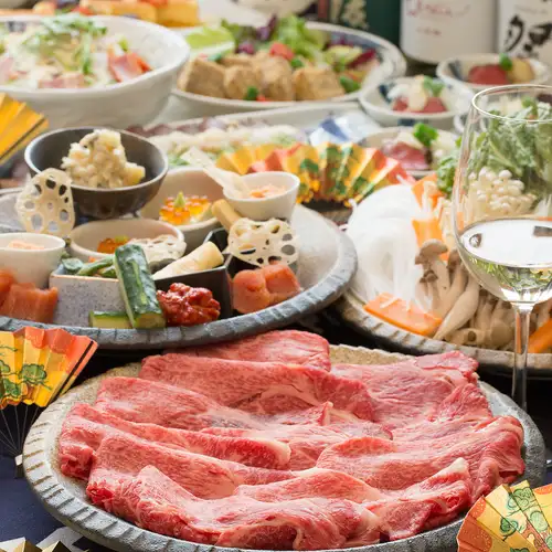 年末聚會的完美選擇！島根和牛涮涮鍋/炙烤鰹魚/炭烤雞肉“檜木火鍋套餐”，包含2小時暢飲（250種飲品，含生啤酒）
