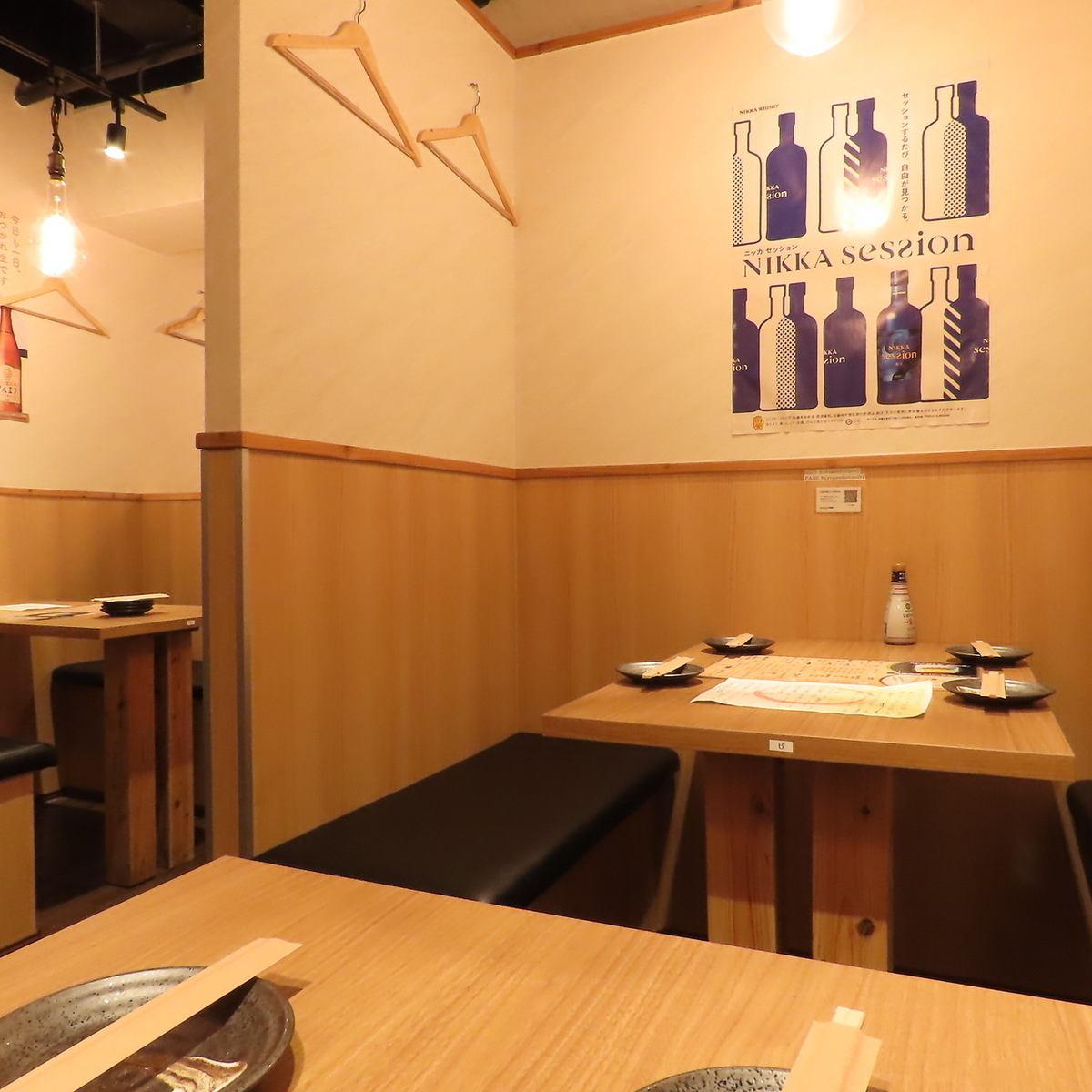 個室では落ち着いた雰囲気でお食事をお楽しみいただけます