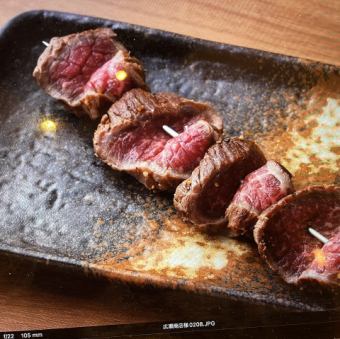 【当店自慢】店内手打ち和牛串焼き