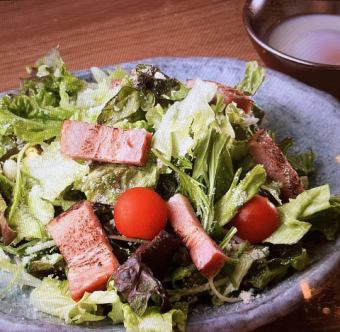 【当店自慢】温泉卵のシーザーサラダ