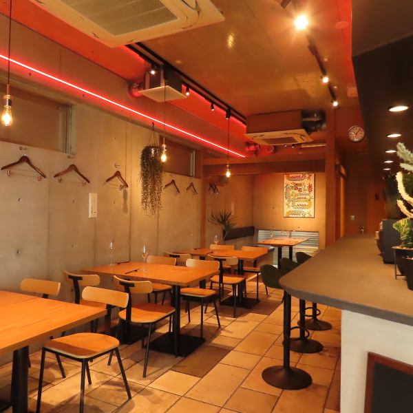【蒸汽×中華×ワインをコンセプト】にした創作中華料理店。おしゃれな雰囲気で味わえる、香港や広東料理を中心とした創作料理とヘルシーな蒸し料理の数々をご用意してます。厳選された30種類以上のワインを世界各国から取り寄せてますので、料理との絶妙なマリアージュを思う存分ご堪能ください。