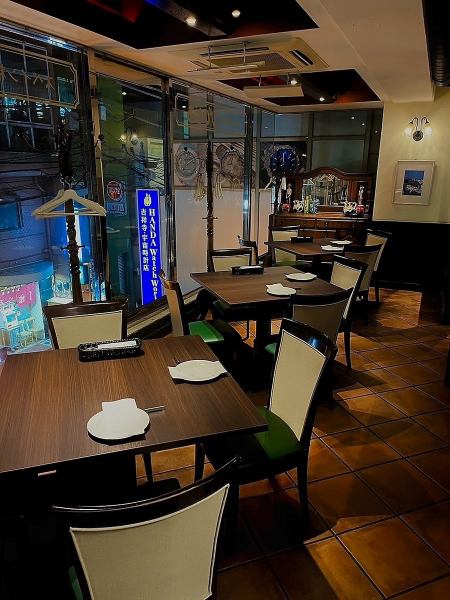 Window table at night.We can accommodate groups of 2 to 10 people.Why not enjoy your meal to your heart's content in a seat with a great view?