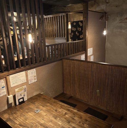 隠れ家的な店内