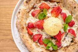 [Dessert Pizza] Strawberry Cheese Vanilla