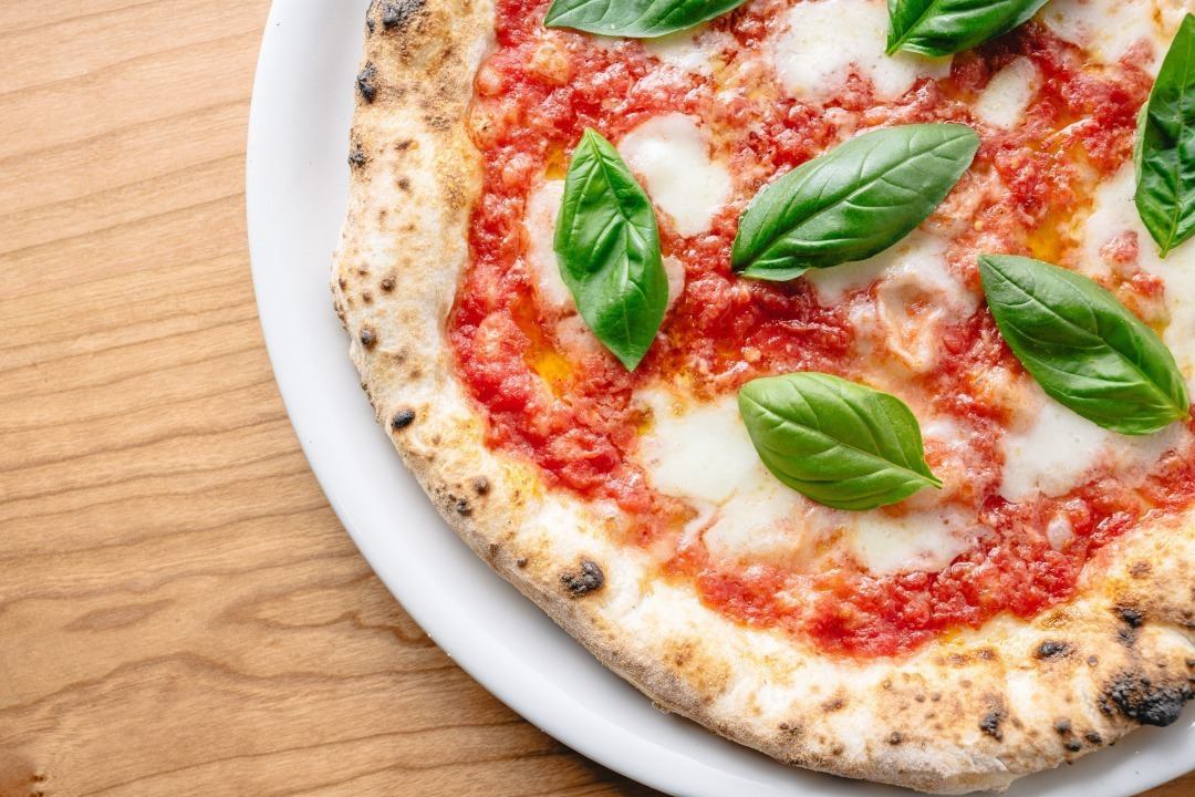 Enjoy authentic Neapolitan pizza baked in a wood-fired oven in Kumamoto ♪ Amu Plaza Kumamoto 7F ISOLA