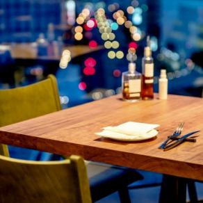 3个面向熊本站的靠窗座位,3个面向中庭的座位,3个沙发座位