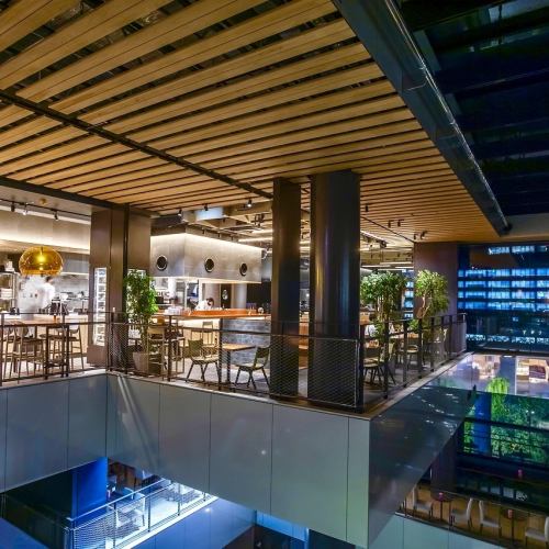 解放感のある店内からは7階から熊本駅周辺を一望