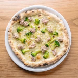 [Bianco (Mozzarella base)] Salsiccia and Broccoli