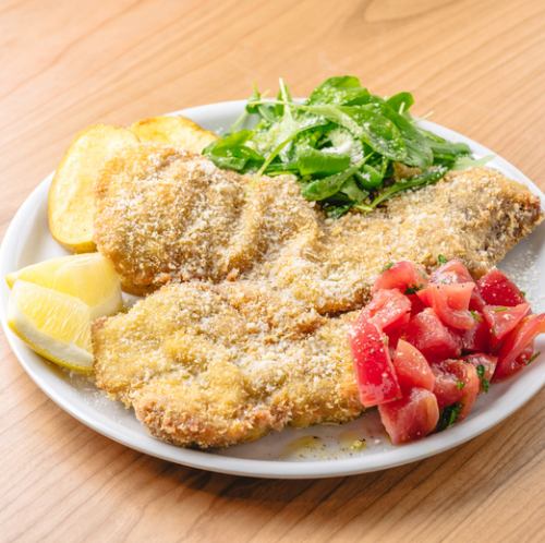 [Meat dish] Traditional Lombardy cotoletta alla Milanese