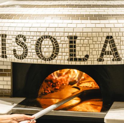 本場イタリア料理をご堪能!旬の食材を愉しめる逸品が勢揃い♪薪窯で焼くナポリピッツァはアツアツモチモチ