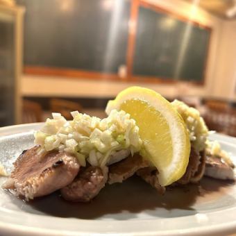 Pork tongue steak with salt and green onions