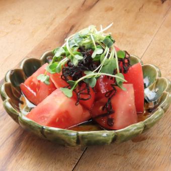 Salted kelp and tomato