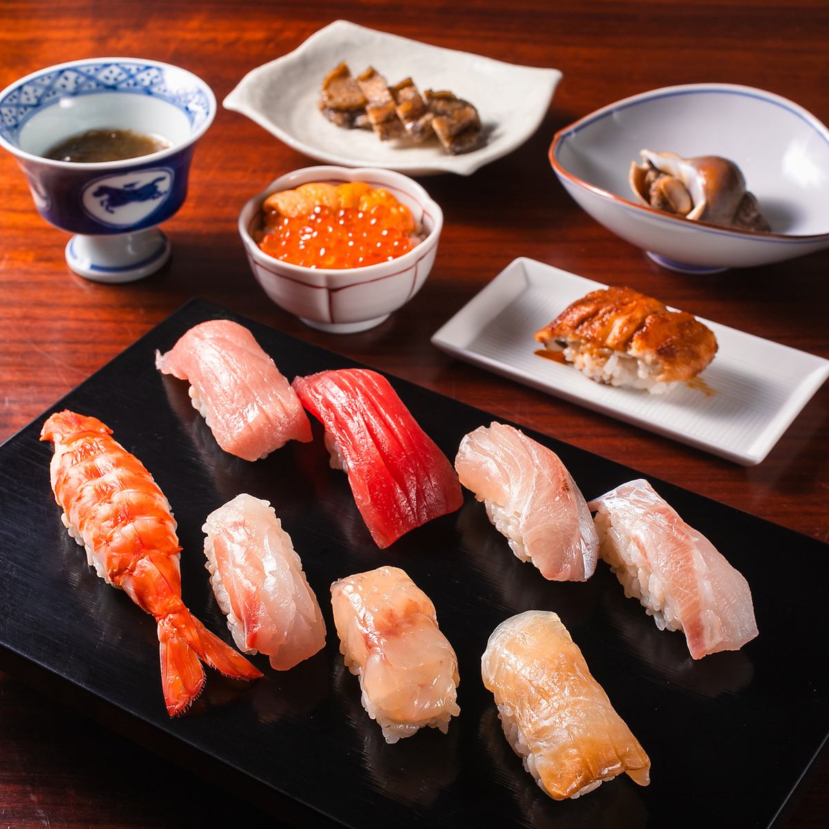 旬の食材や健康に配慮した麦入りシャリを使用し、素材の美味しさを引き出してご提供。