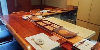 Please order directly from the counter to the chef.You can enjoy the most delicious moment when the sushi is freshly made.