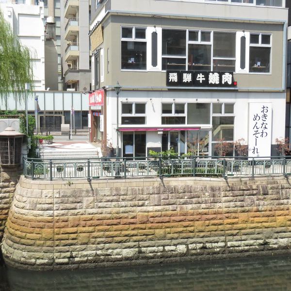 【雰囲気の良い空間でゆったり過ごす◎】名古屋の堀川沿いに位置する当店は、ライトアップされた夜景を眺められるお席もござます◎名古屋の美しい夜景とともに、ゆったりと沖縄料理を楽しめるのでデートやご夫婦でのお食事など、ちょっと大切な日のご利用にもおすすめです！