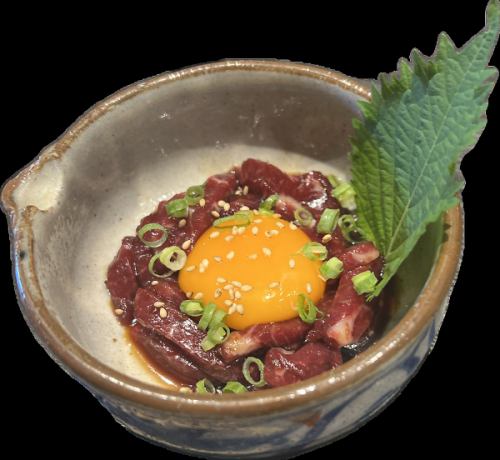 馬肉刺身配賞月生拌牛肉