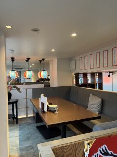 金目鯛のネギしゃぶや島豆腐とゴーヤのチャンプルーなど、お店自慢の料理をゆったりと寛ぎながら楽しめます。堀川沿いにあるのでライトアップも眺めることができるので、デートやご夫婦でのお食事にもおすすめです◎