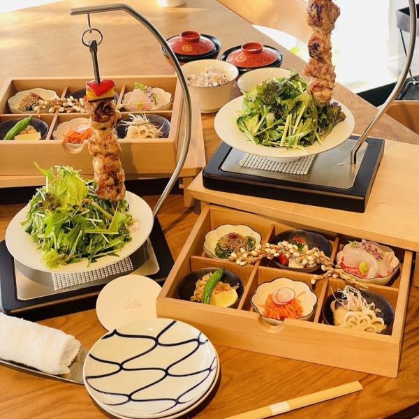 我們提供大量使用京都大原產蔬菜和時令食材製成的家常菜。