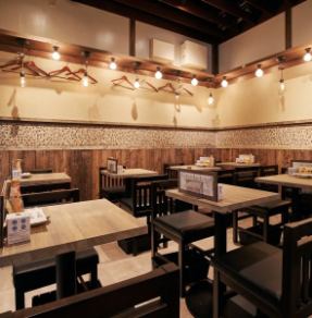 最大20名様の店内半分のフロアー貸切になります