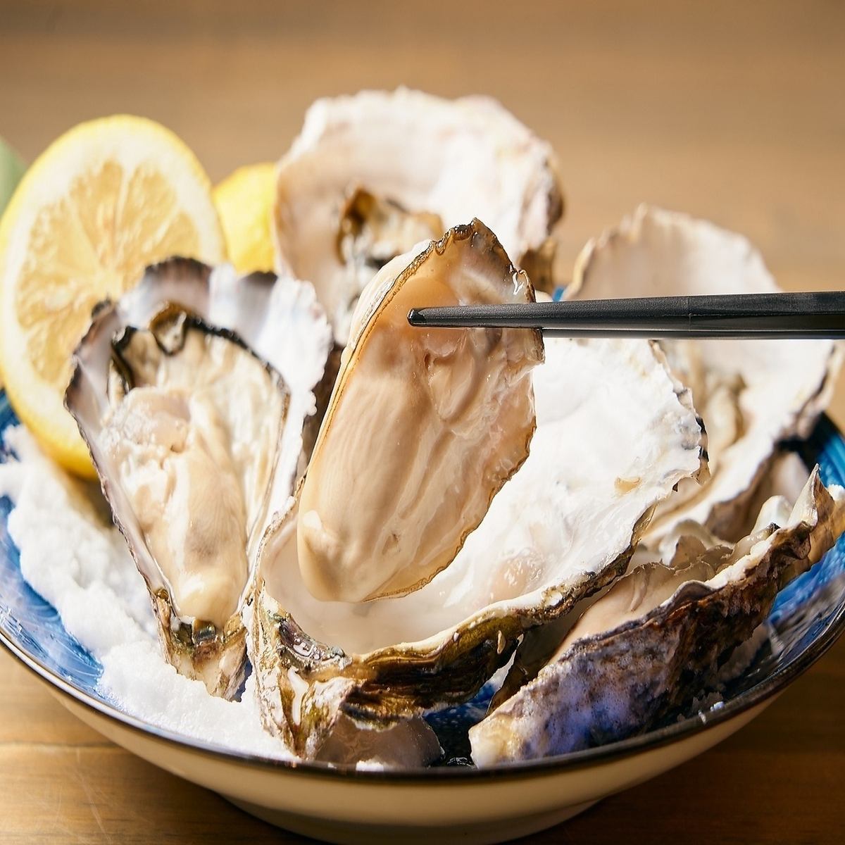 【横浜駅すぐ】牡蠣×牛タンの贅沢コラボ！新鮮な牡蠣料理と絶品牛タンの専門店