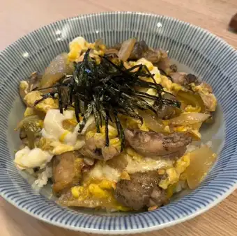 Charcoal-grilled chicken and egg rice bowl