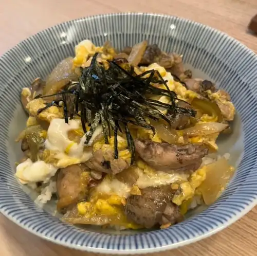 Charcoal-grilled chicken and egg rice bowl