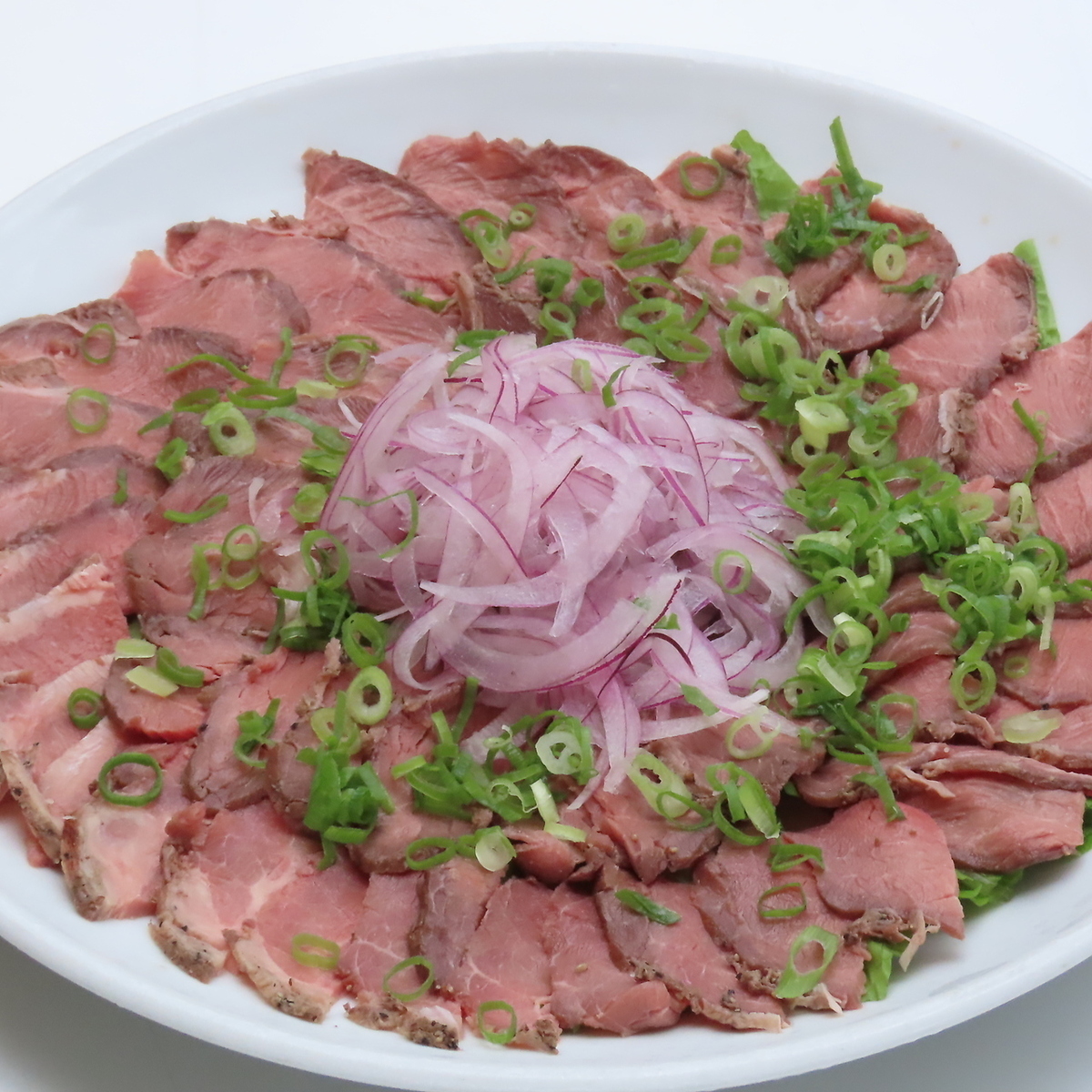 海鮮だけじゃない！お酒と相性抜群のローストビーフなど肉料理も