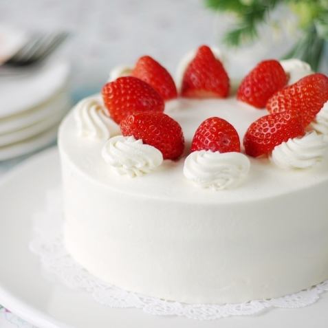 【お誕生日などお祝いに】かにで贅沢した後は〈あまーい〉ケーキでお祝いを♪お得なクーポンをご用意。