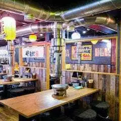 お店を丸ごと使って宴会も可能◎40名様以上の宴会も、「大衆焼肉ホルモンやまだ 上新庄店」にお任せください!お店を貸し切って、最大54名様までご利用いただけます。上新庄駅より徒歩4分と集合解散もスムーズ!会社宴会やサークルのお集まりなどに、ぜひご活用ください。