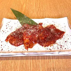 上等牛腩排佐以八种香料烤制