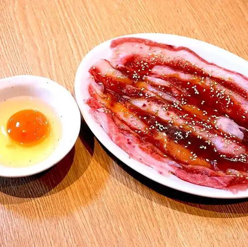 Grilled sukiyaki-style grilled short ribs (with egg)