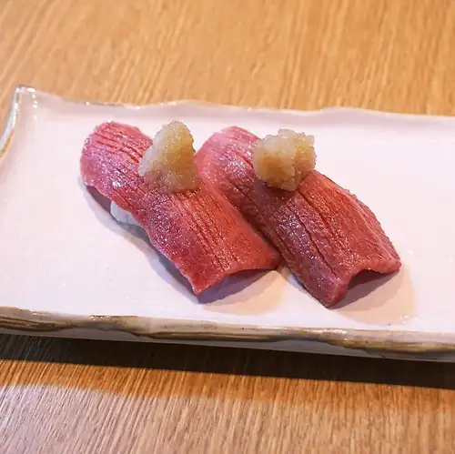 Beef sushi (marbled beef) 1 plate (1 piece)