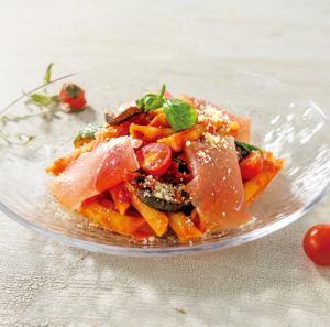 生ハムと茄子の冷製ショートパスタ