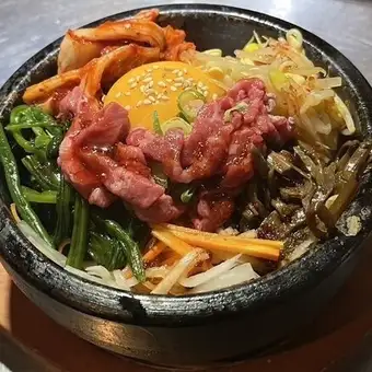 石焼ユッケビビンバ/石焼極ユッケビビンバ
