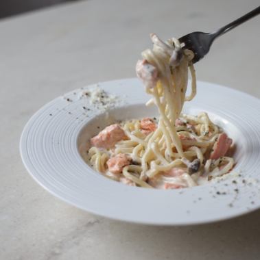 週替わりパスタ(サラダ＆バケット付き)