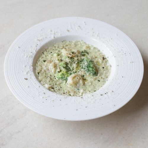 小海老とブロッコリーのジェノベーゼクリームリゾット(サラダ付き)