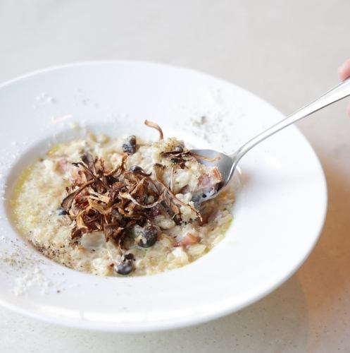 ベーコンとポルチーニのクリームリゾット（サラダ付き）