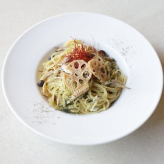 しらすとキノコのペペロンチーノ