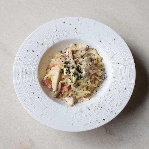 ベーコンとキノコのカルボナーラ