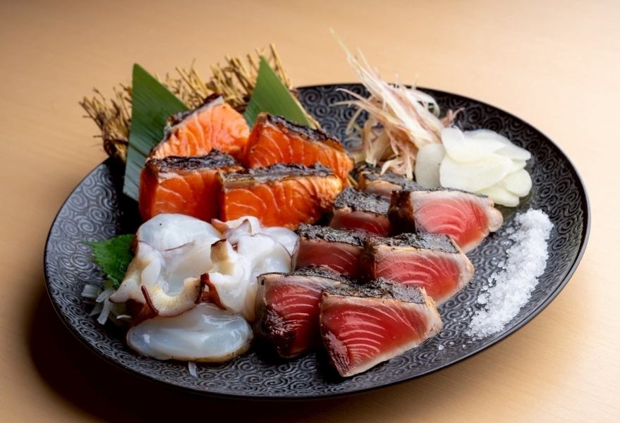 A must-order is the straw-grilled 3-item assortment! The flavor of the ingredients is enhanced by the aroma of the straw, making it delicious!